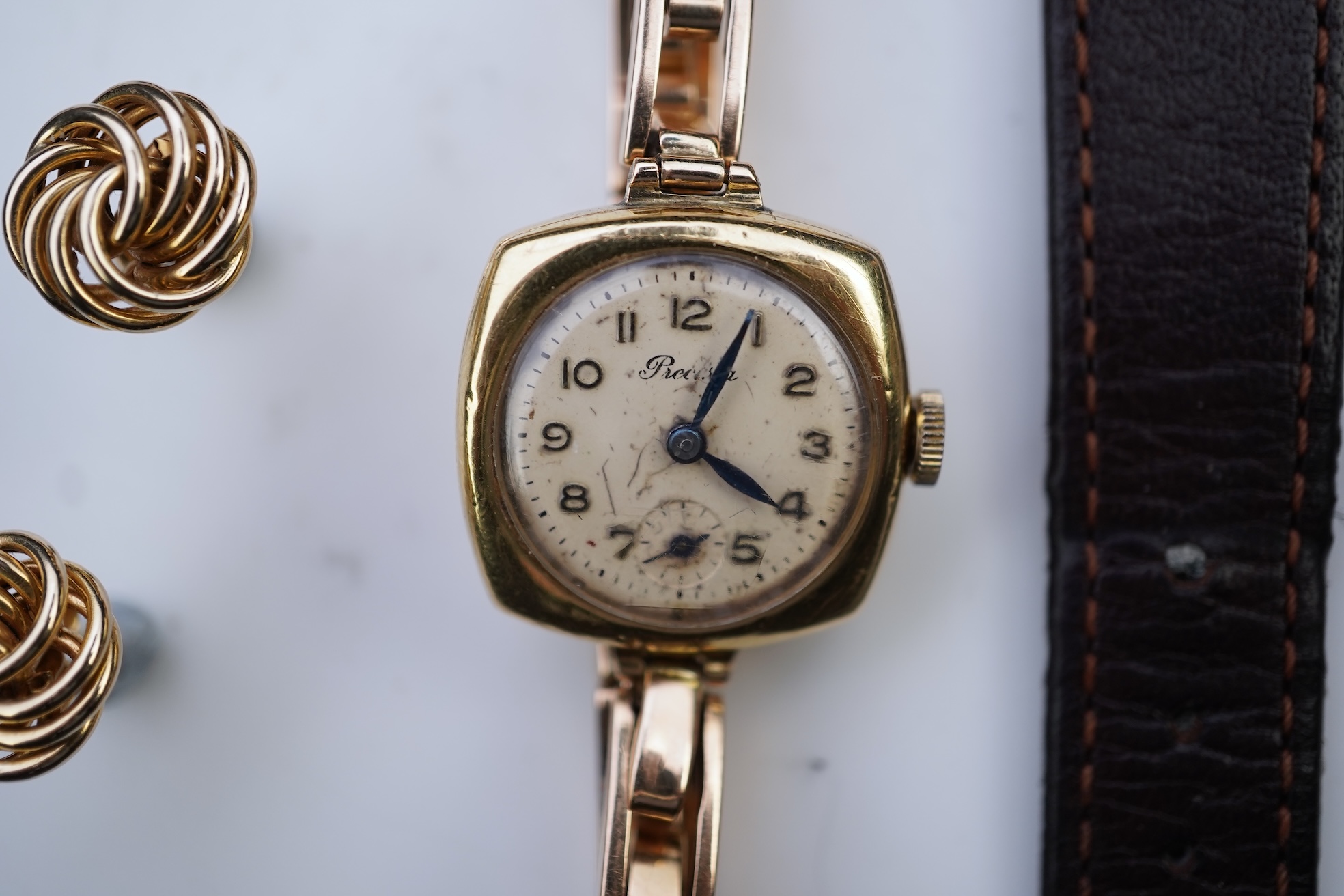 A group of jewellery and two watches